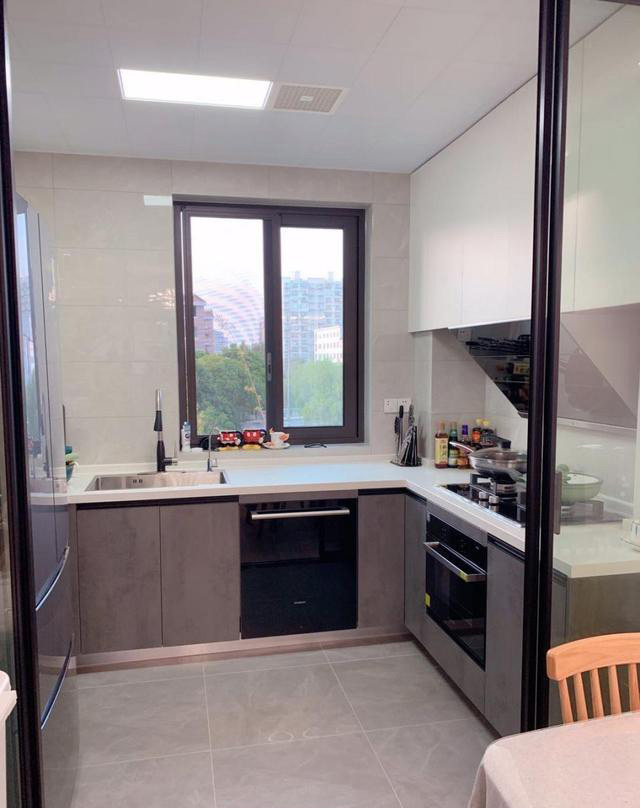 ������װ���