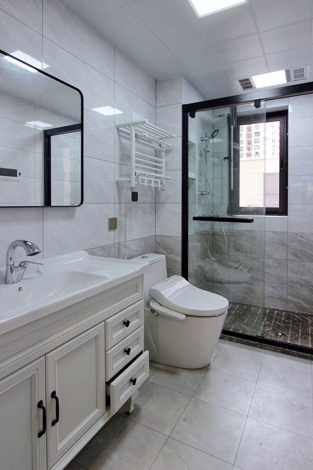 �����·�װ���ļҺ�