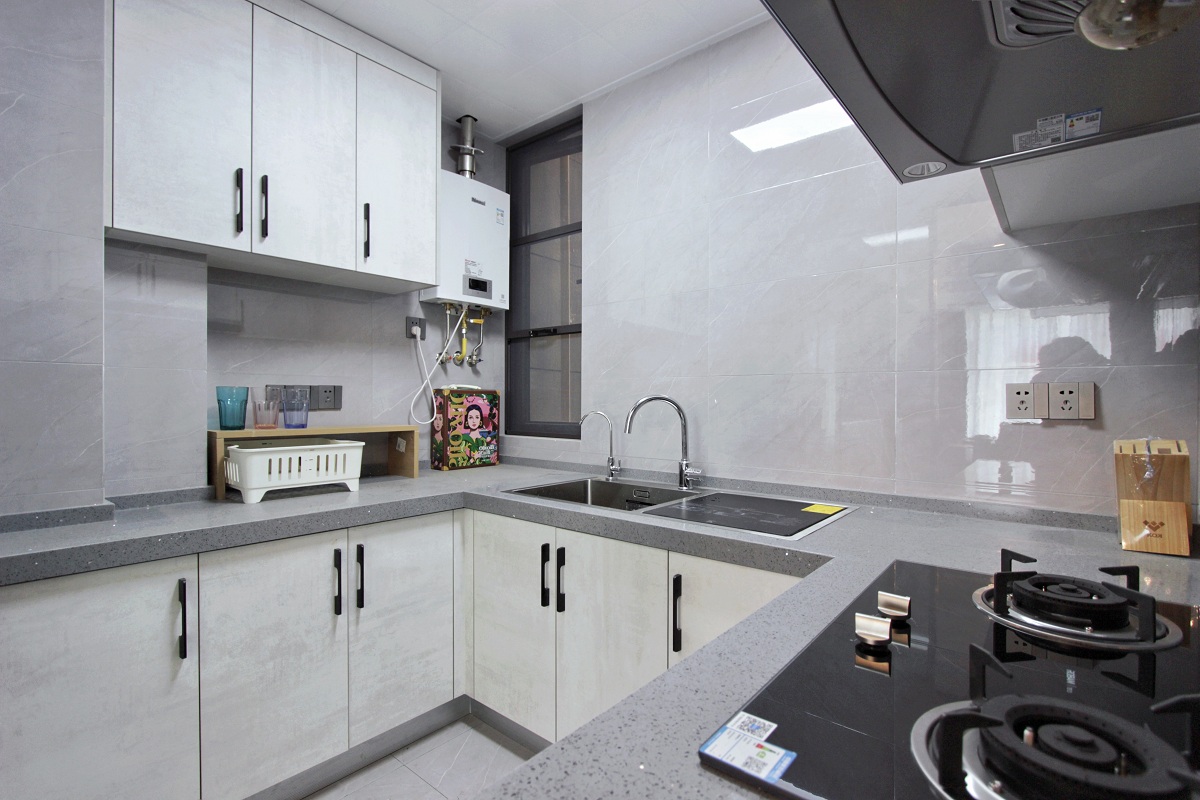 ����142ƽ�׳���װ��